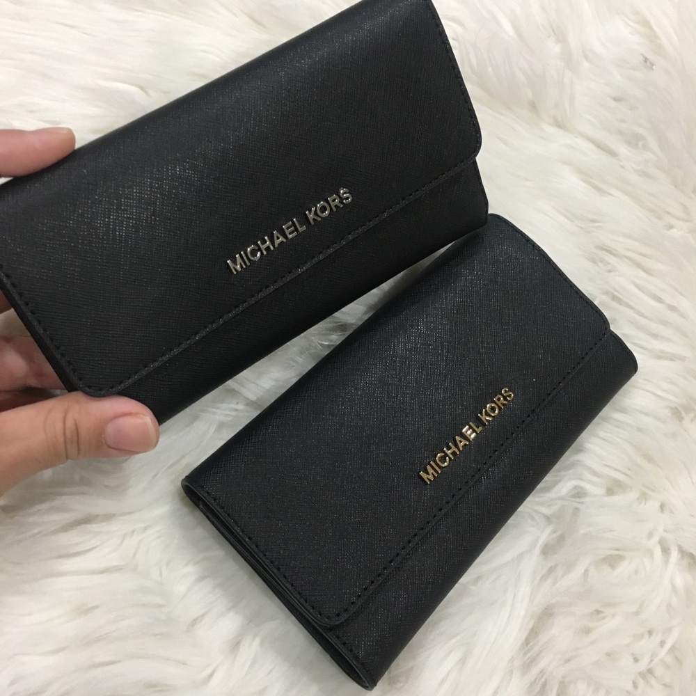 Last one✨Michael Kors trifold full size wallet - Picture 2 of 4